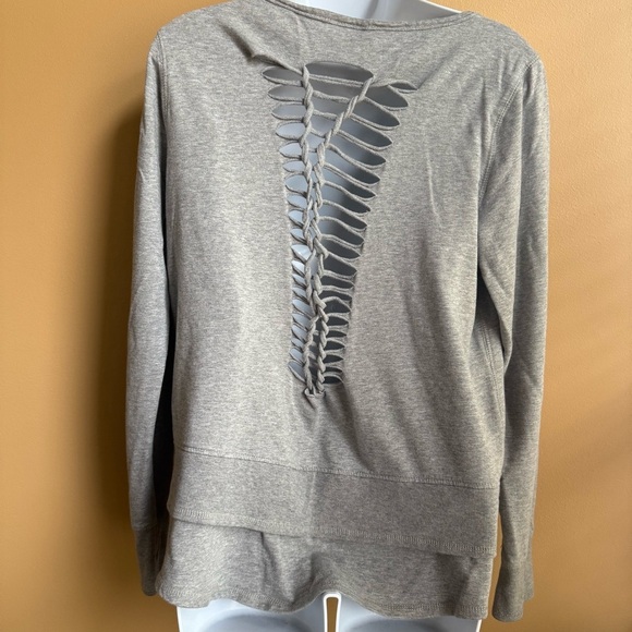 Nanette Lepore Heather Gray Cut Out Twist Women's Blouse Size Medium - Picture 4 of 10